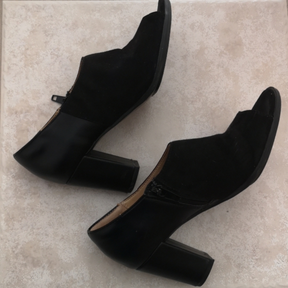 Naturalizer black open toe booty heels
